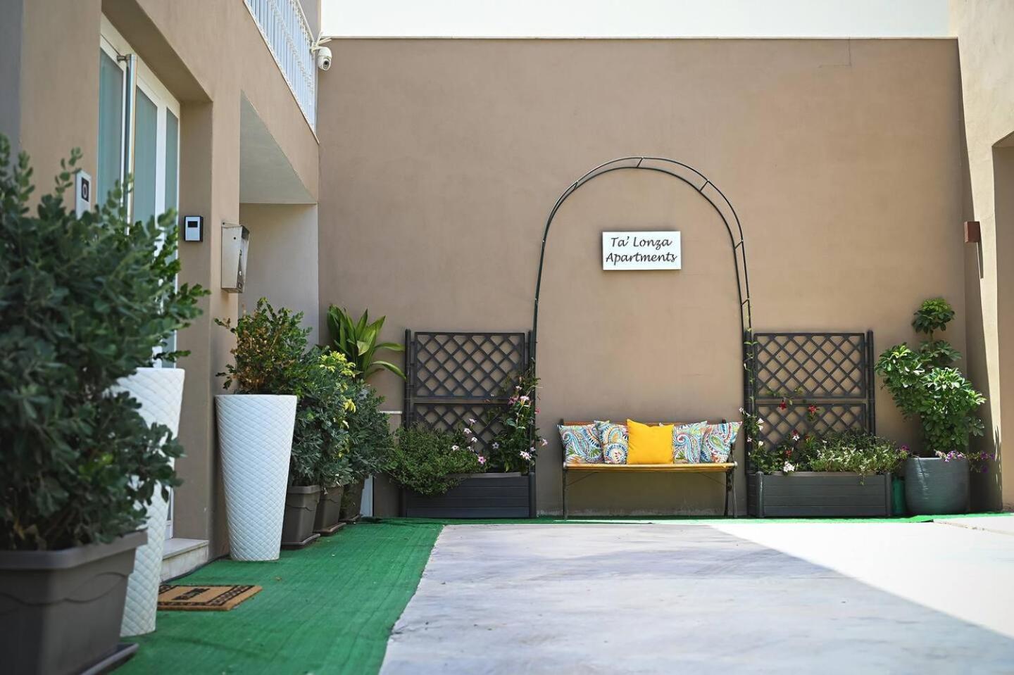 Fl 2 Ta'Lonza Luxury With Hot Tub By Homely Mellieħa Exterior foto